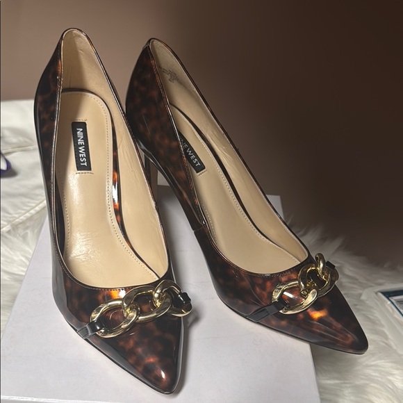 Nine West Brown Patent Leather Heels with Gold Accent. Brand New  Never Worn - Picture 3 of 5
